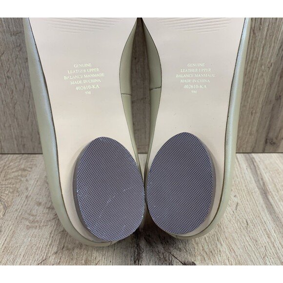 Emily's Closet Women's Leather Open Toe Petal Skimmer Sandals 9 M MEDIUM Beige - Picture 14 of 16